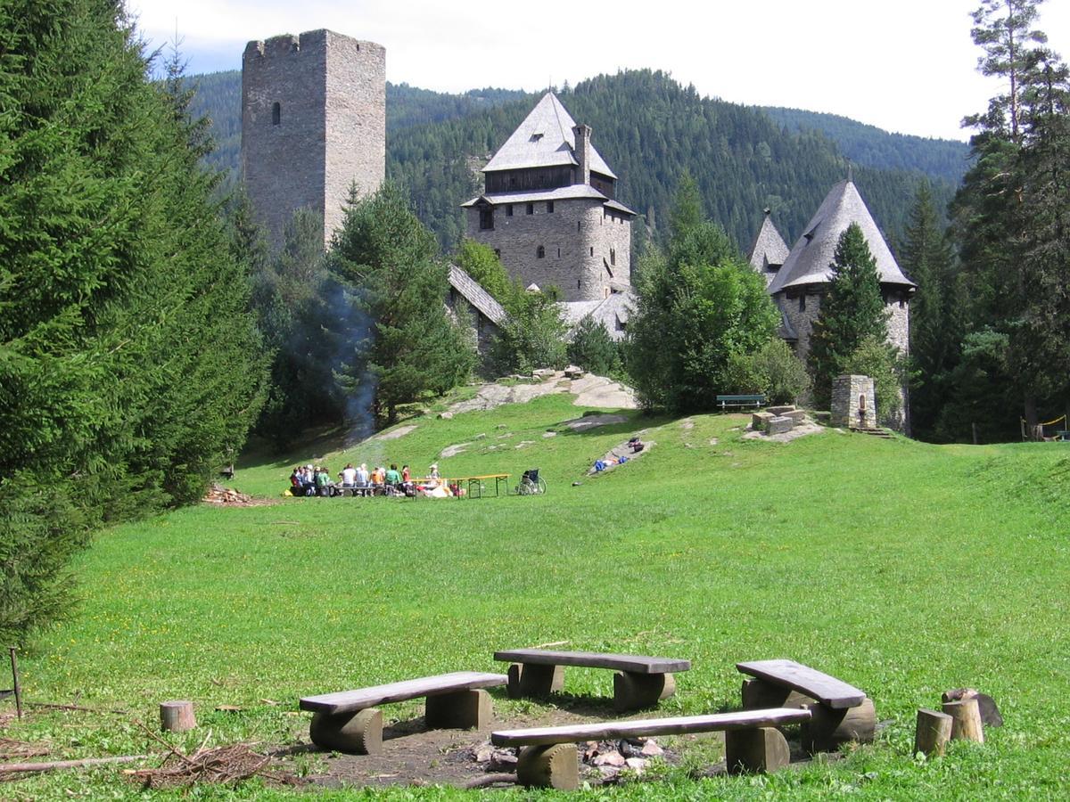 Ramingstein Burg Finstergrunホステル エクステリア 写真